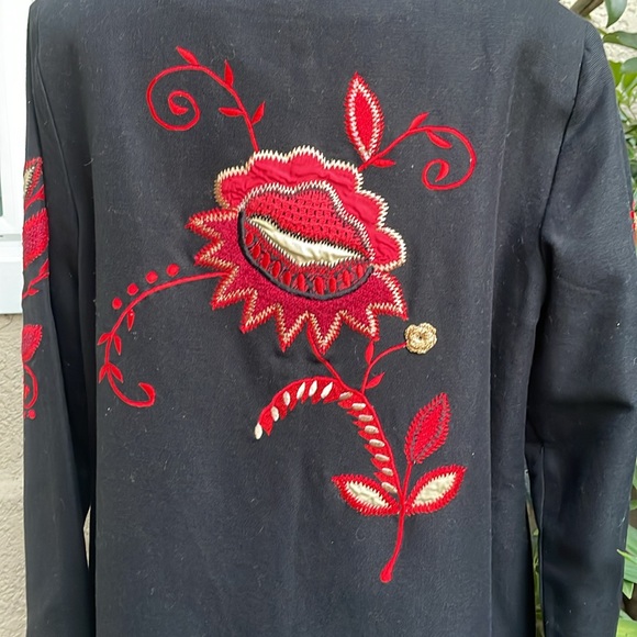 New vintage black cotton coat with bright red embroidery - Picture 12 of 13